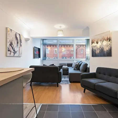 Leeds Elegant Flat In Prime Location - Sleeps 4 - Parking *