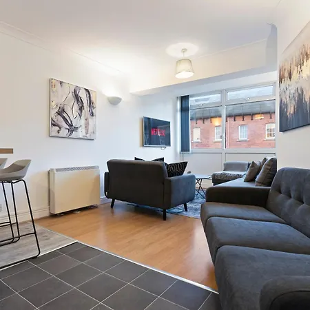 Leeds Elegant Flat In Prime Location - Sleeps 4 - Parking Apartment