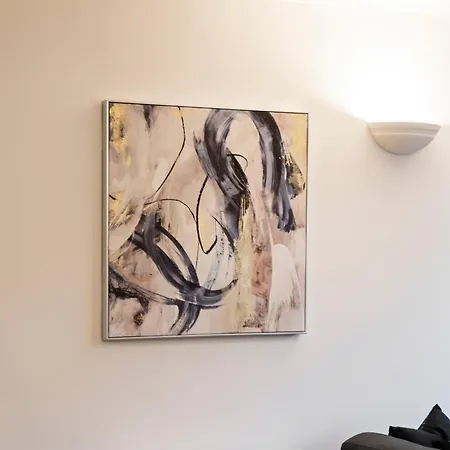 Apartment Elegant Flat In Prime Location - Sleeps 4 - Parking *