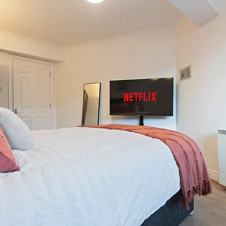 Elegant Flat In Prime Location - Sleeps 4 - Parking *