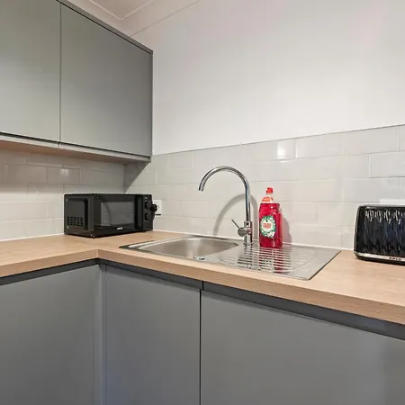 Elegant Flat In Prime Location - Sleeps 4 - Parking