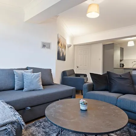 Apartment Elegant Flat In Prime Location - Sleeps 4 - Parking
