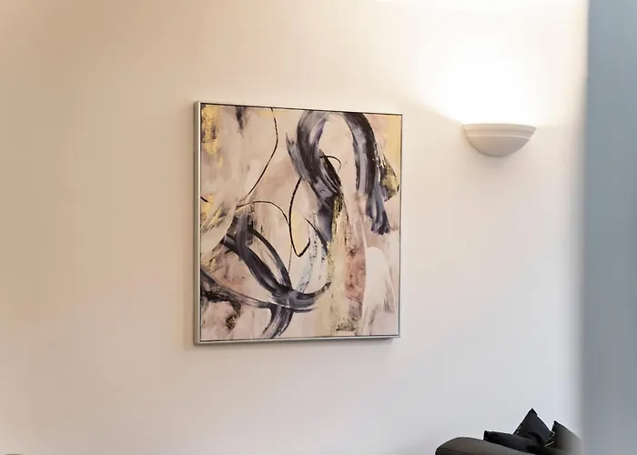 Apartment - Private Parking - Reliable Wifi - Sleeps Four *