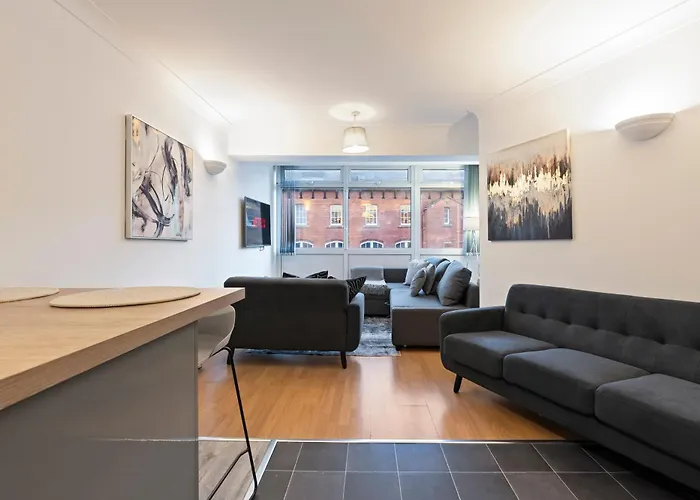 - Private Parking - Reliable Wifi - Sleeps Four *