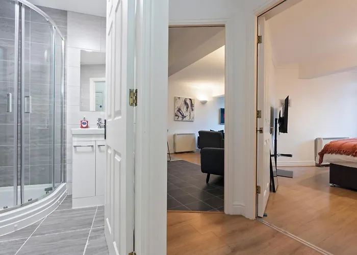 - Private Parking - Reliable Wifi - Sleeps Four * Leeds (West Yorkshire)