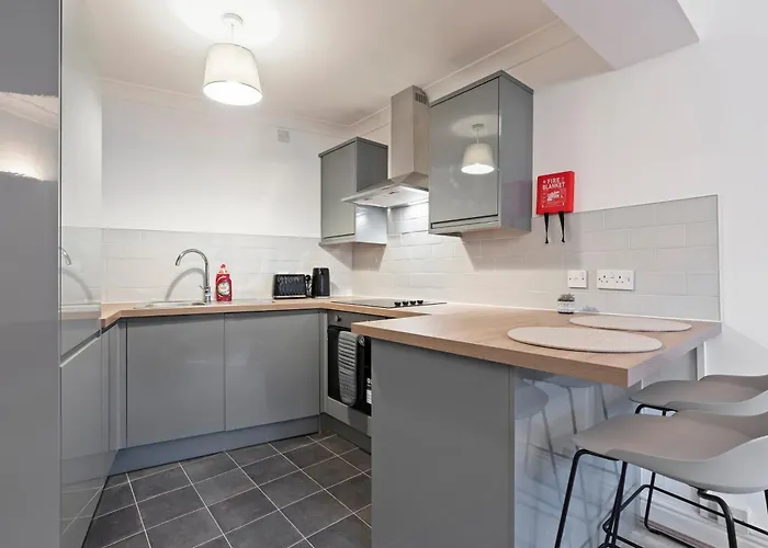 - Private Parking - Reliable Wifi - Sleeps Four Apartment